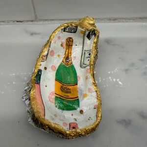 Decorative Oyster Shell with Champagne Design